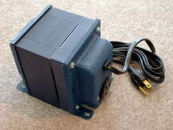 SU750 voltage transformer — 750 watt — 3.25 amp — 0.75 kva (grounded)